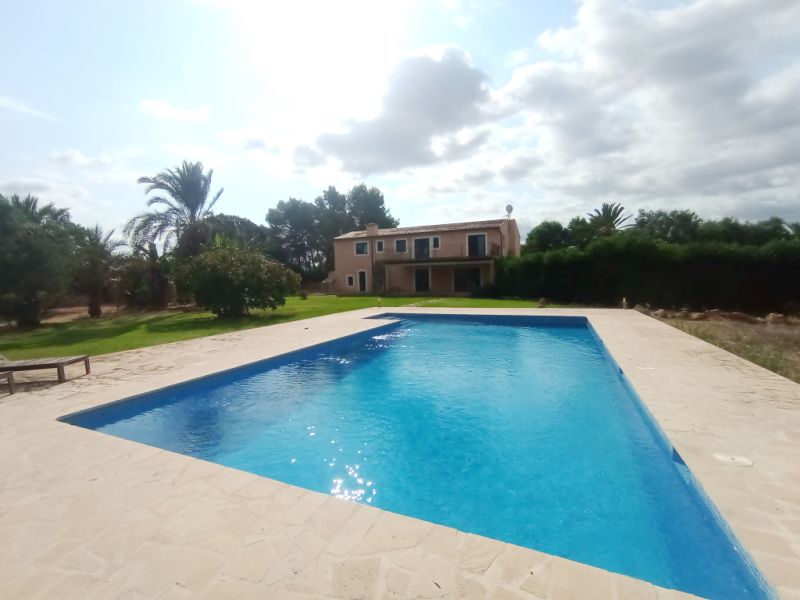 Large finca with 2 sep units, heating and pool near Felanitx --F 46
