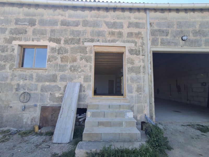 Grosse Garage / Lagerraum mit ausgebautem Apartment und Grundstück bei Porreres -- AP 29