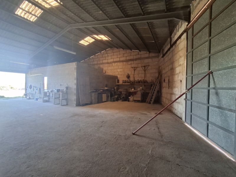 Grosse Garage / Lagerraum mit ausgebautem Apartment und Grundstück bei Porreres -- AP 29