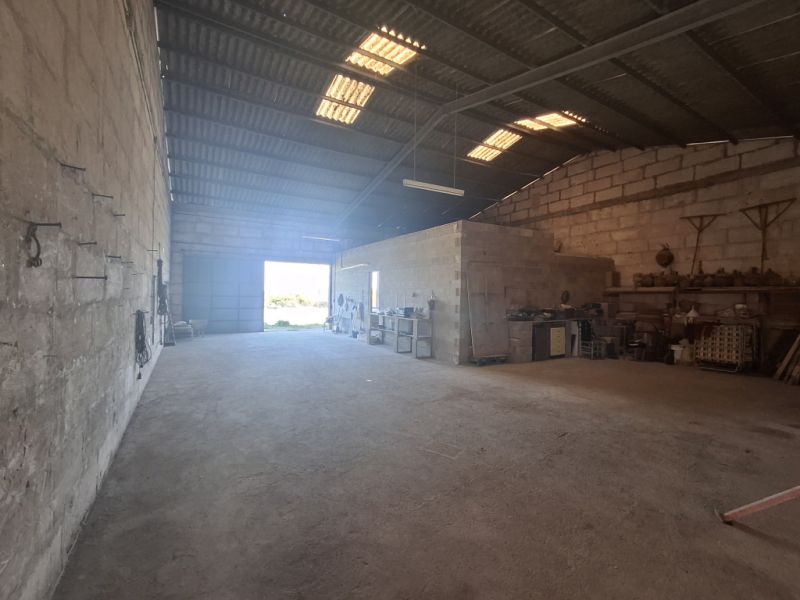 Grosse Garage / Lagerraum mit ausgebautem Apartment und Grundstück bei Porreres -- AP 29