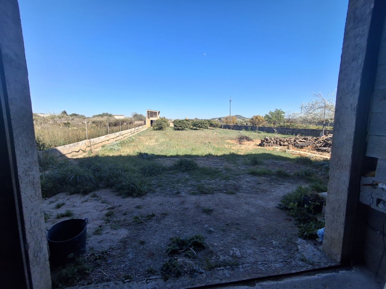 Grosse Garage / Lagerraum mit ausgebautem Apartment und Grundstück bei Porreres -- AP 29