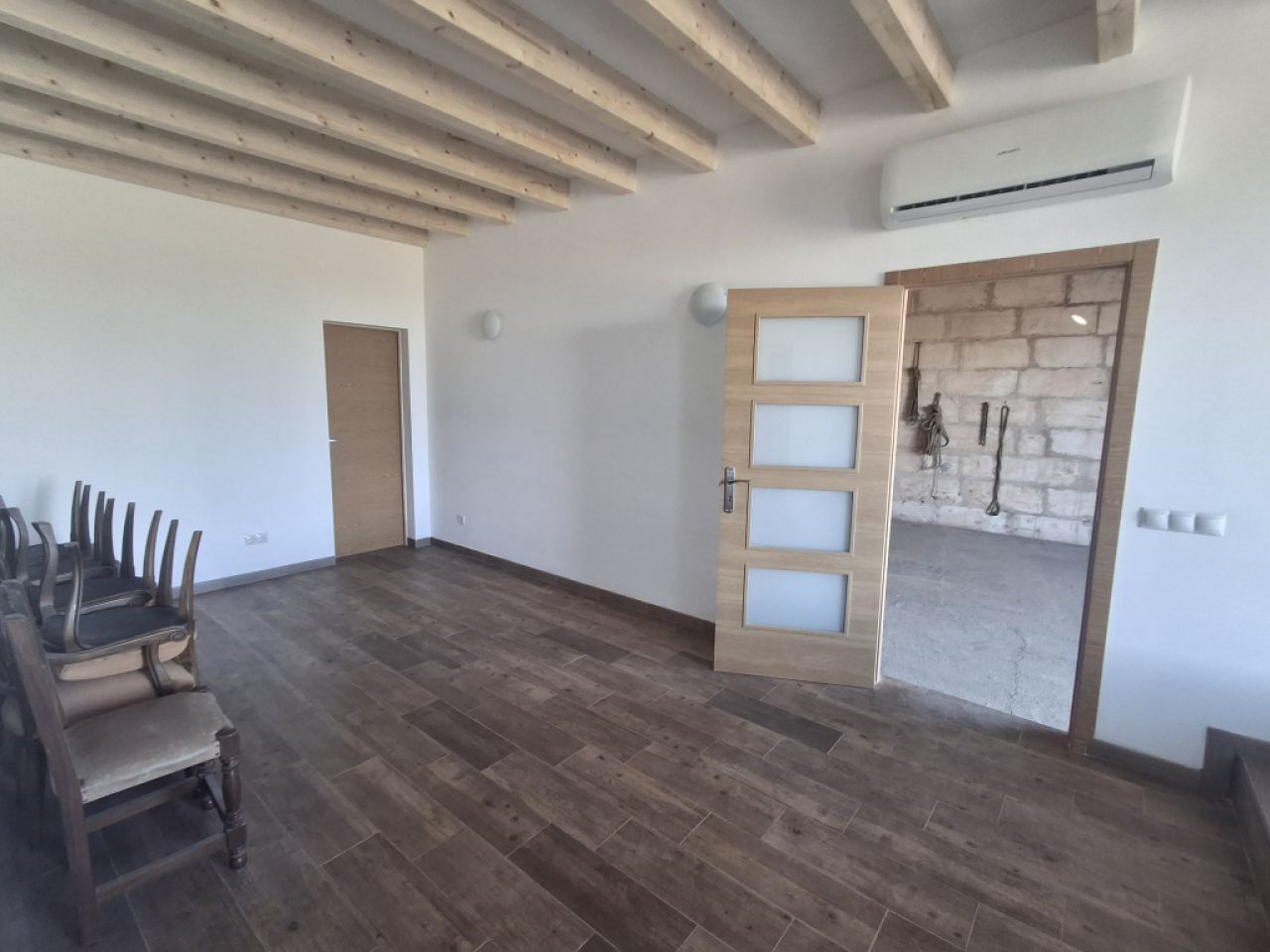 Grosse Garage / Lagerraum mit ausgebautem Apartment und Grundstück bei Porreres -- AP 29