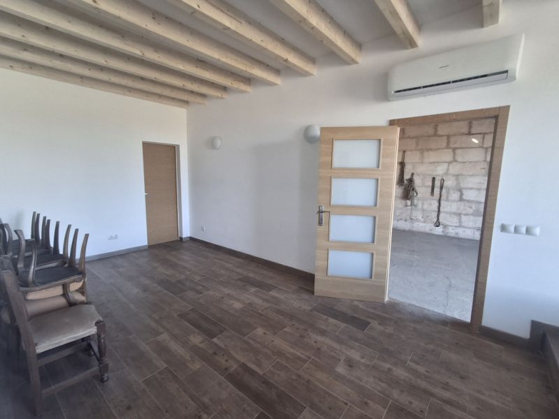 Grosse Garage / Lagerraum mit ausgebautem Apartment und Grundstück bei Porreres -- AP 29