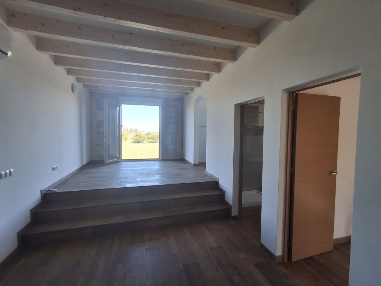 Grosse Garage / Lagerraum mit ausgebautem Apartment und Grundstück bei Porreres -- AP 29