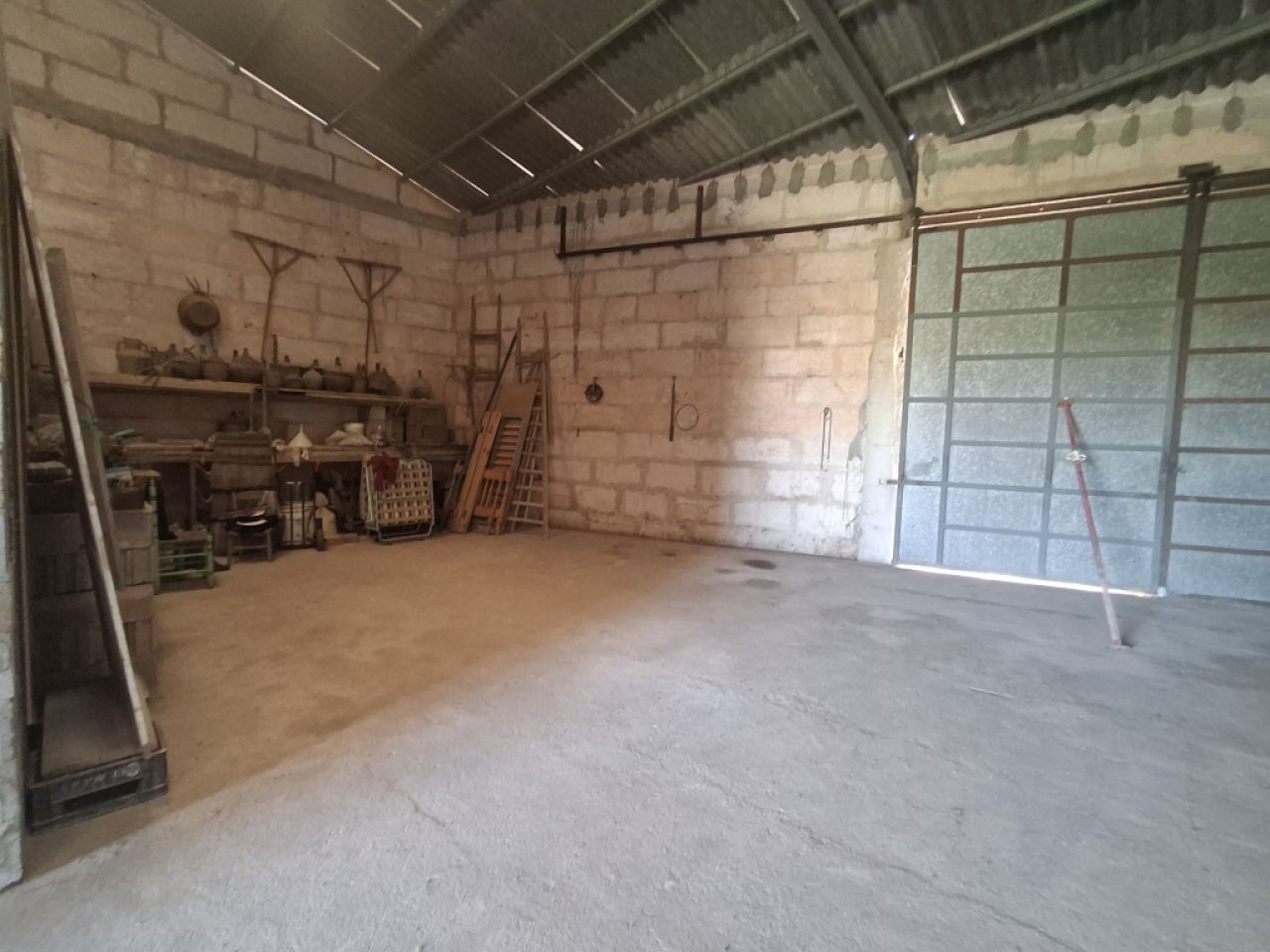 Grosse Garage / Lagerraum mit ausgebautem Apartment und Grundstück bei Porreres -- AP 29