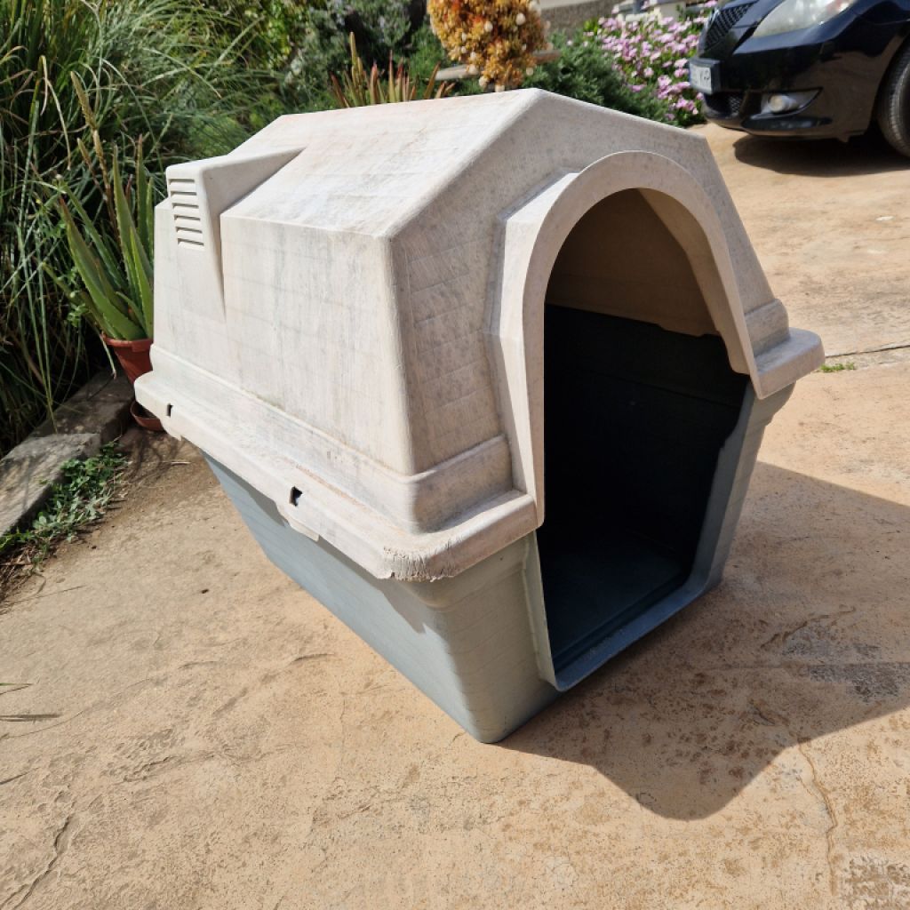 Large dog house, very stable