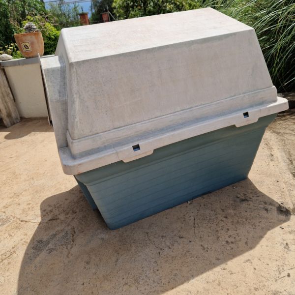 Large dog house, very stable