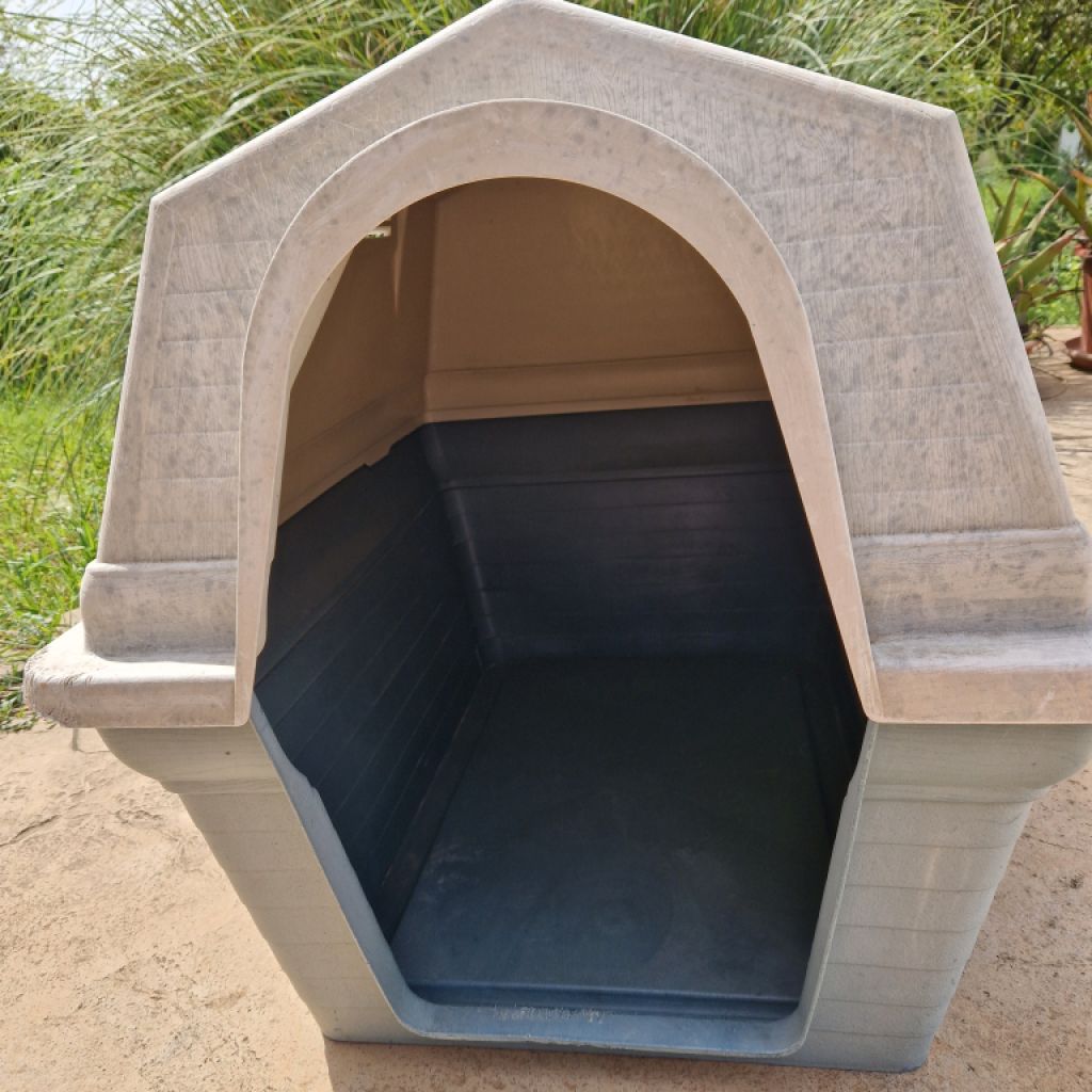 Large dog house, very stable