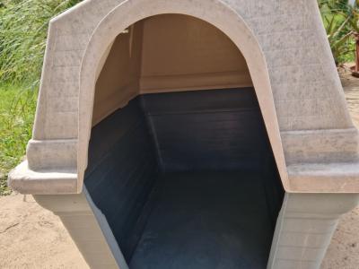 Large dog house, very stable