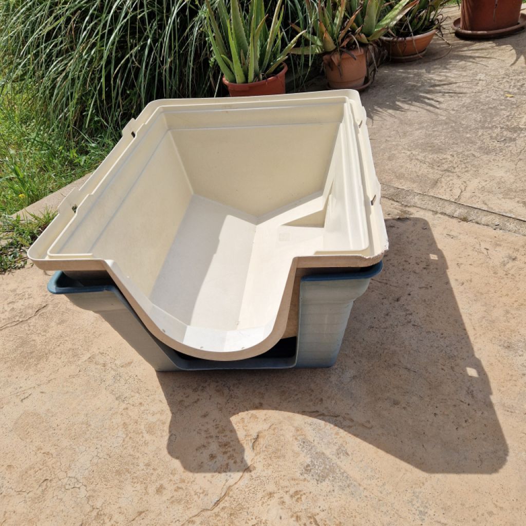 Large dog house, very stable