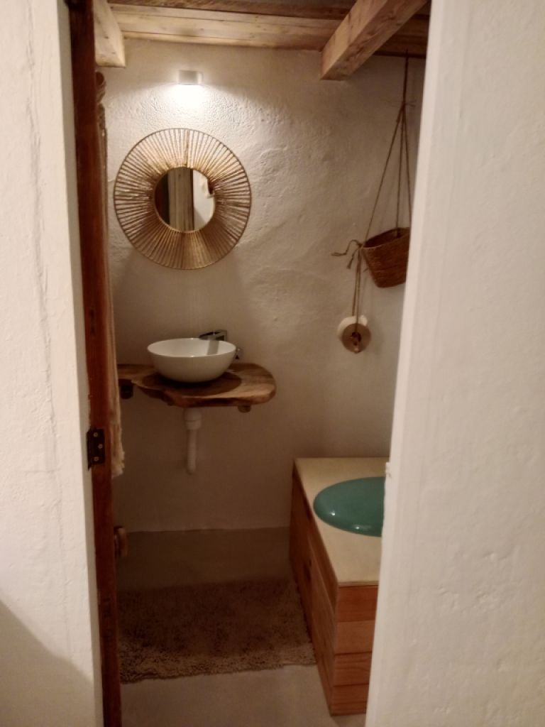 Large rustic estate with house in Petra