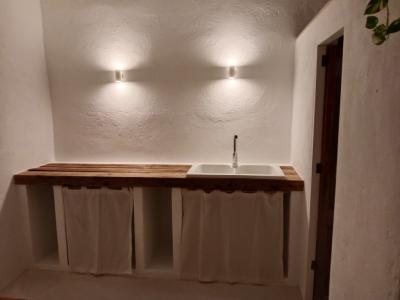 Large rustic estate with house in Petra