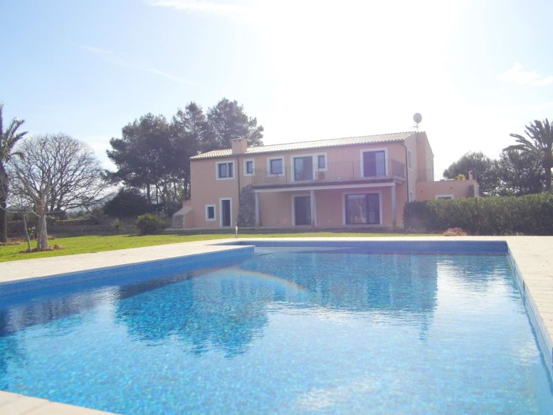 Grosse und unmöbierte Finca mit 2 sep Einheiten und Pool bei Felanitx-Campos --- F 46