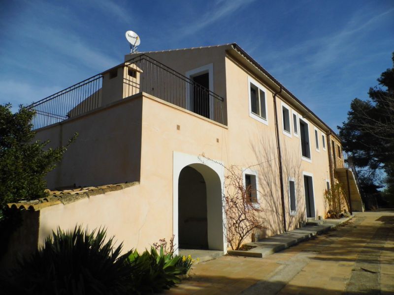 Grosse und unmöbierte Finca mit 2 sep Einheiten und Pool bei Felanitx-Campos --- F 46