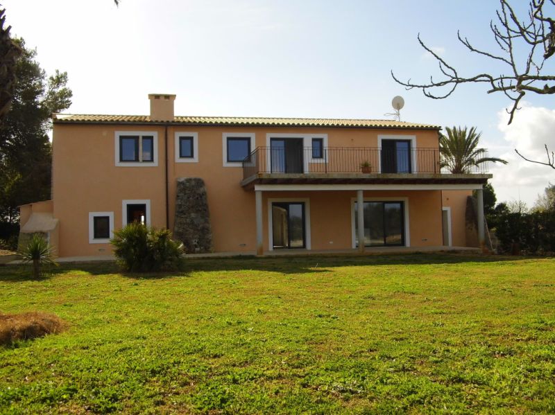 Grosse und unmöbierte Finca mit 2 sep Einheiten und Pool bei Felanitx-Campos --- F 46