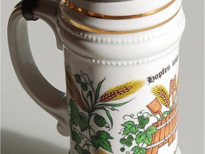 großer Bierkrug, Bierseidel, Porzellan