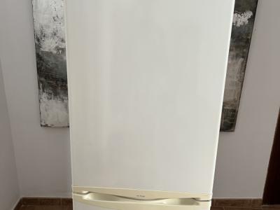 Gran frigorífico / combinado con congelador