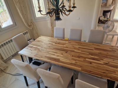 Großer Wohnzimmertisch aus Massivholz mit 8 Stühlen zu verkaufen