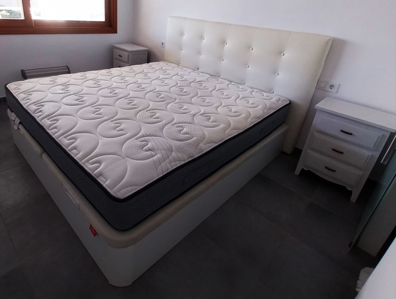 Grosses Bett zum aufklappen