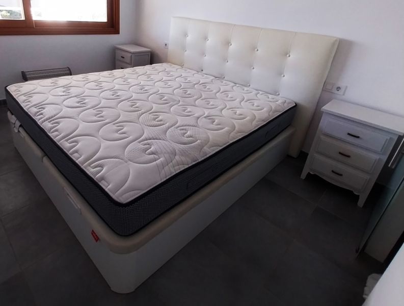 Grosses Bett zum aufklappen