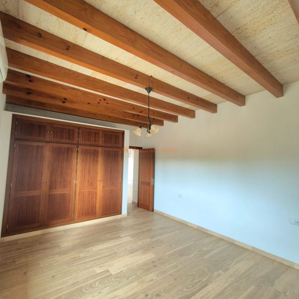 Großes Haus mit Pool und Garage in der Nähe von Porreres und Campos zu vermieten