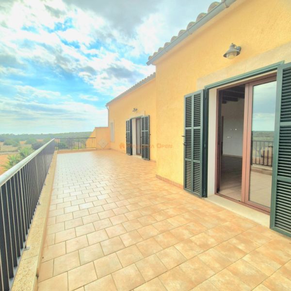 Großes Haus mit Pool und Garage in der Nähe von Porreres und Campos zu vermieten