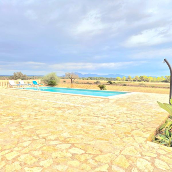 Großes Haus mit Pool und Garage in der Nähe von Porreres und Campos zu vermieten