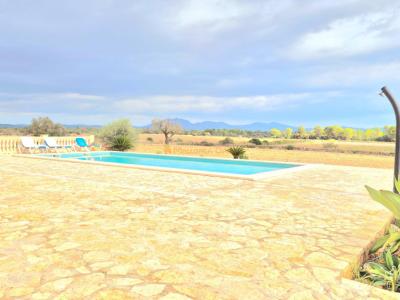 Großes Haus mit Pool und Garage in der Nähe von Porreres und Campos zu vermieten