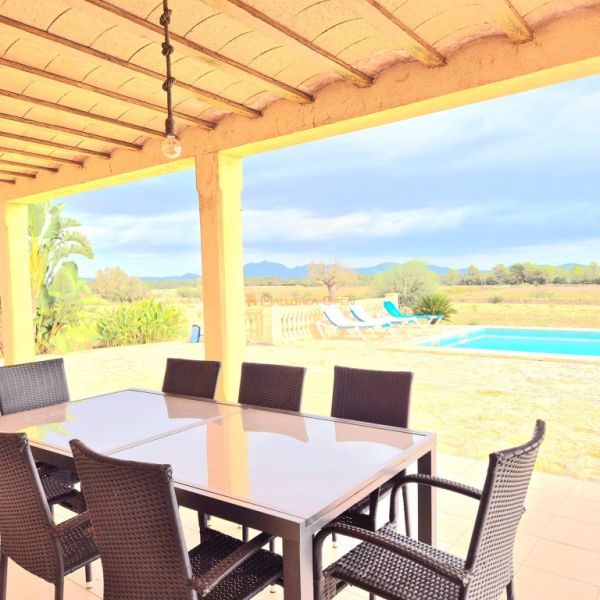 Großes Haus mit Pool und Garage in der Nähe von Porreres und Campos zu vermieten