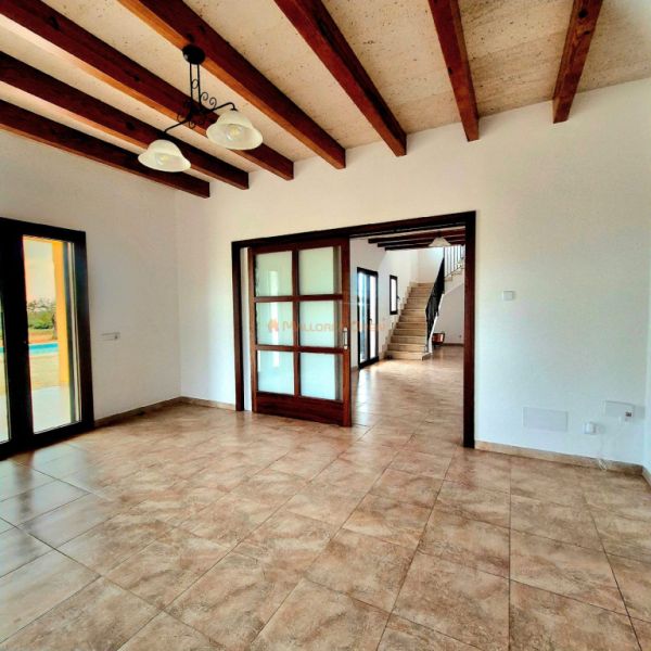 Großes Haus mit Pool und Garage in der Nähe von Porreres und Campos zu vermieten