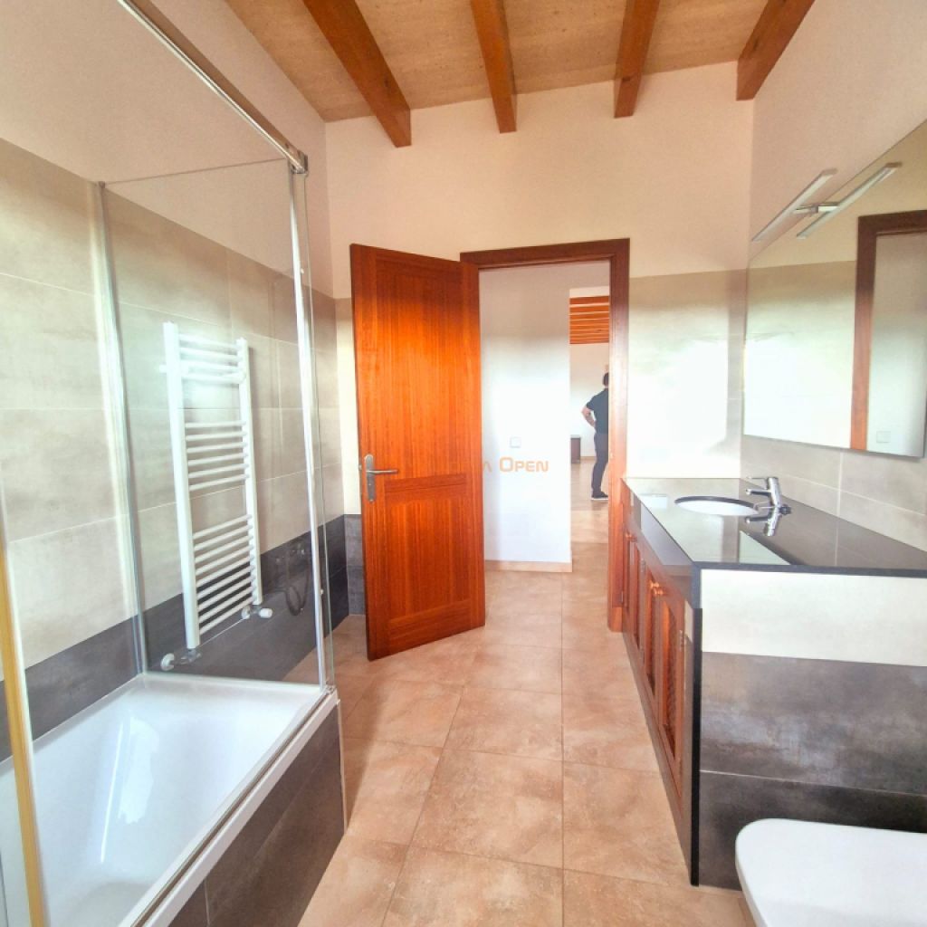 Großes Haus mit Pool und Garage in der Nähe von Porreres und Campos zu vermieten