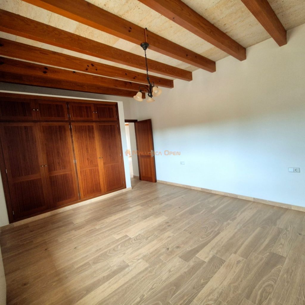 Großes Haus mit Pool und Garage in der Nähe von Porreres und Campos zu vermieten