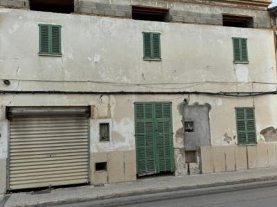 Großes Landhaus in Villafranca mit Projekt