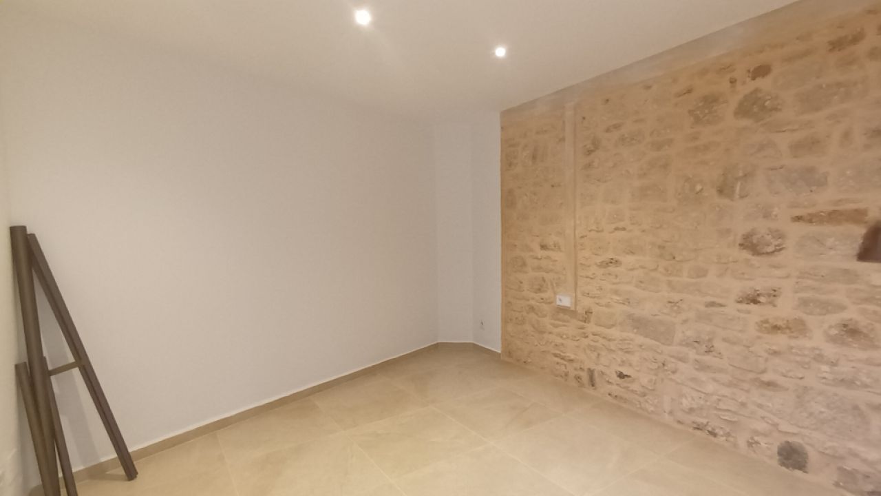 Grosses,saniertes Apartment mit Terrasse und AC in Zentrumsnähe - Santanyi -- AP 05