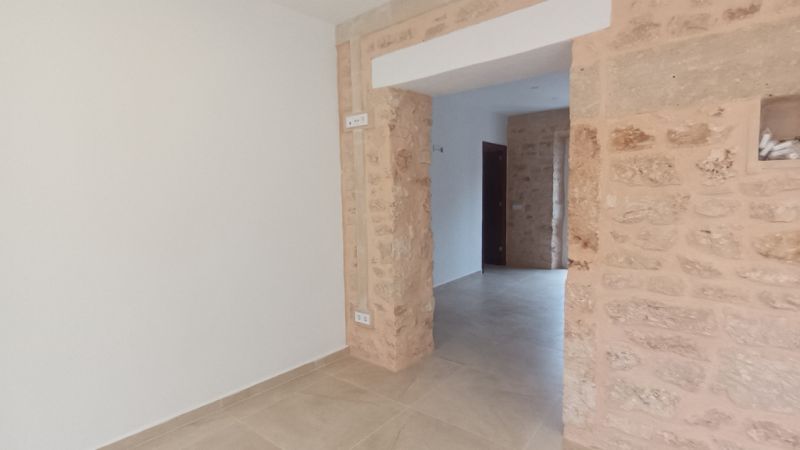 Grosses,saniertes Apartment mit Terrasse und AC in Zentrumsnähe - Santanyi -- AP 05