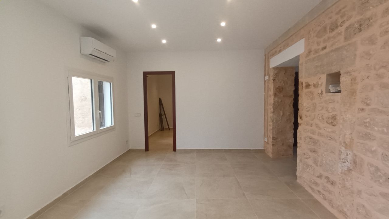 Grosses,saniertes Apartment mit Terrasse und AC in Zentrumsnähe - Santanyi -- AP 05