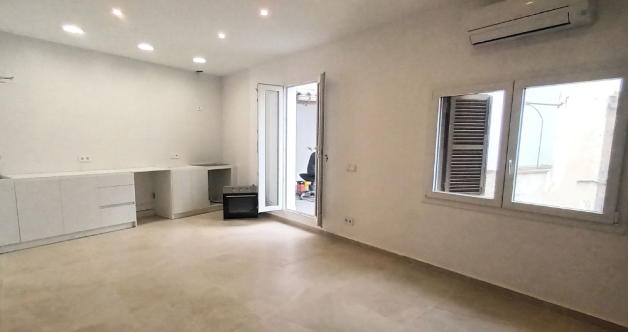 Grosses,saniertes Apartment mit Terrasse und AC in Zentrumsnähe - Santanyi -- AP 05