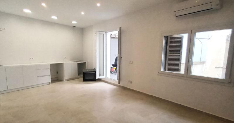 Grosses,saniertes Apartment mit Terrasse und AC in Zentrumsnähe - Santanyi -- AP 05