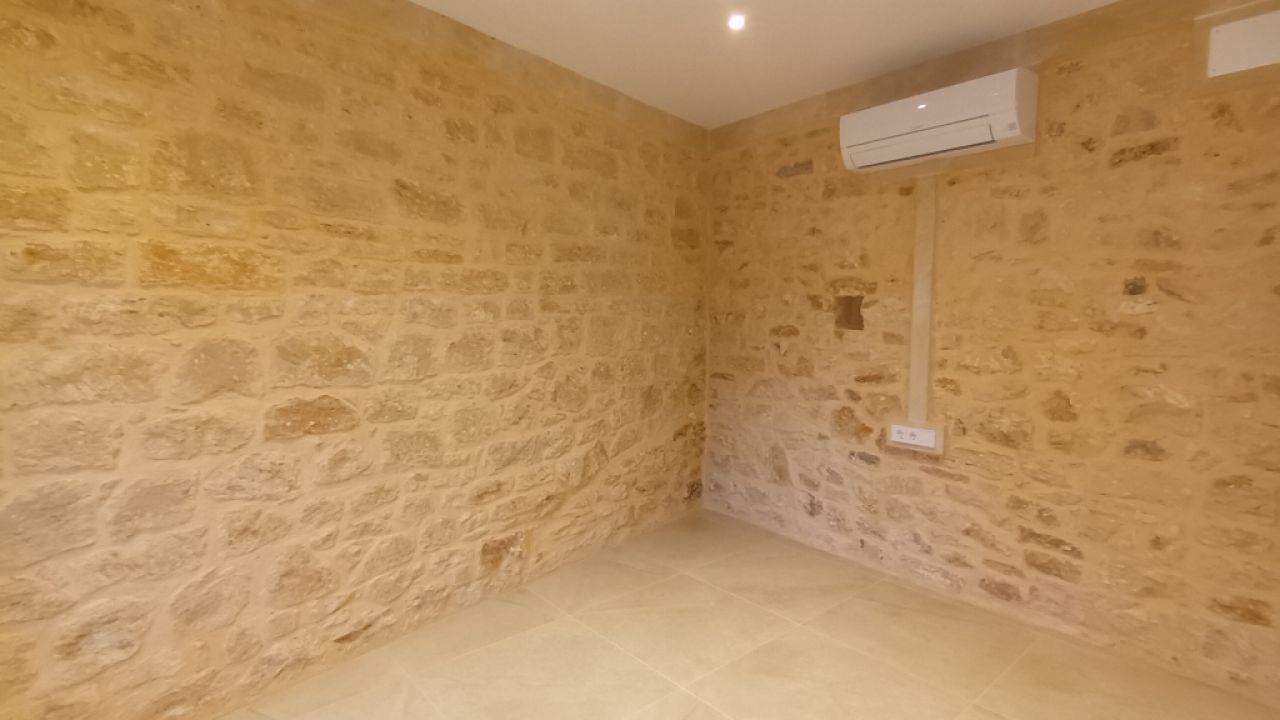 Grosses,saniertes Apartment mit Terrasse und AC in Zentrumsnähe - Santanyi -- AP 05