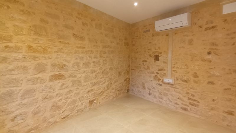 Grosses,saniertes Apartment mit Terrasse und AC in Zentrumsnähe - Santanyi -- AP 05