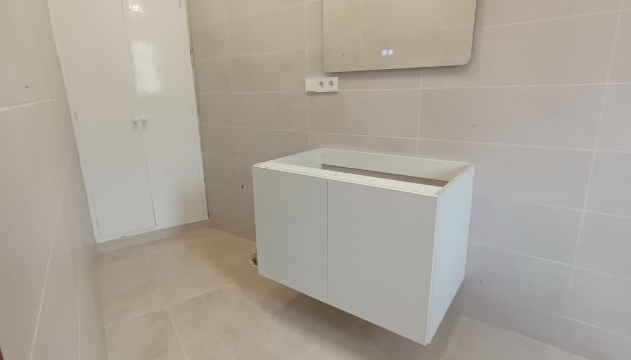 Grosses,saniertes Apartment mit Terrasse und AC in Zentrumsnähe - Santanyi -- AP 05