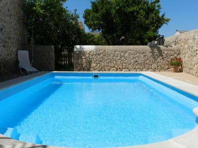 Large and elegant two-storey apartment with pool and garden - AP 108