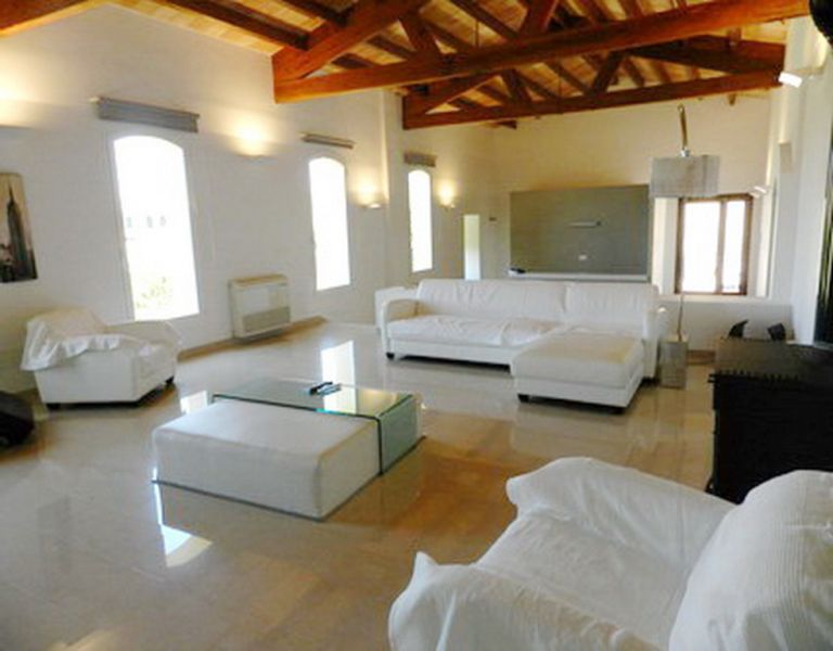 Large and elegant two-storey apartment with pool and garden - AP 108