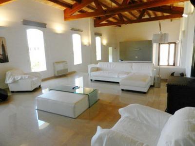 Large and elegant two-storey apartment with pool and garden - AP 108