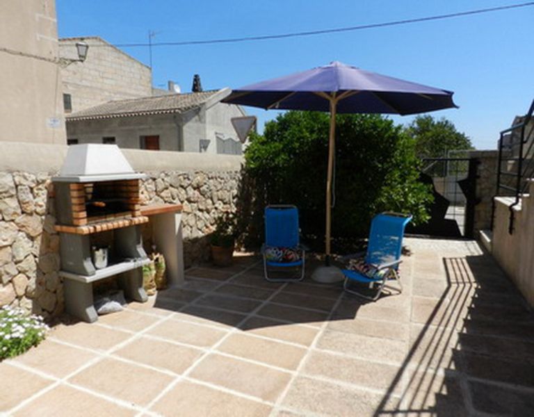 Large and elegant two-storey apartment with pool and garden - AP 108