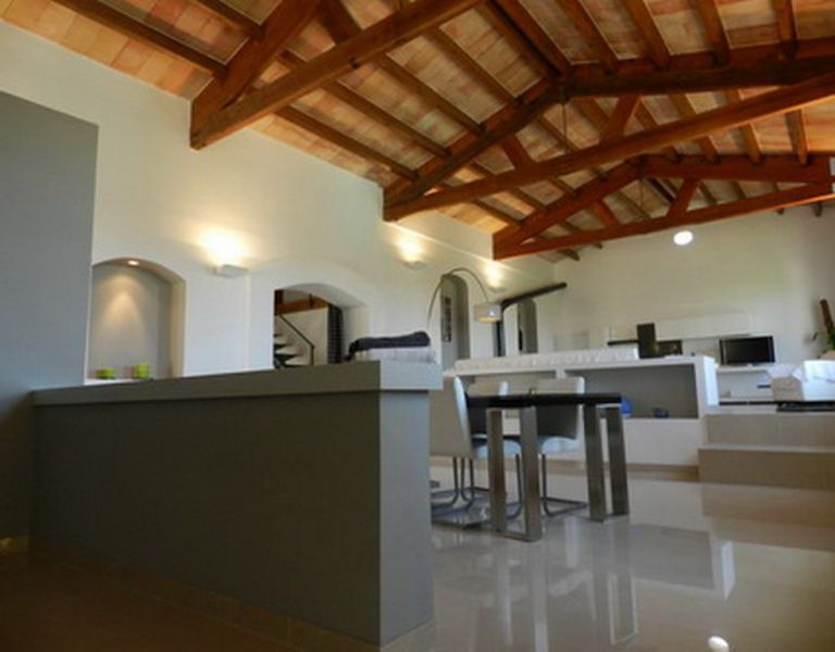 Large and elegant two-storey apartment with pool and garden - AP 108