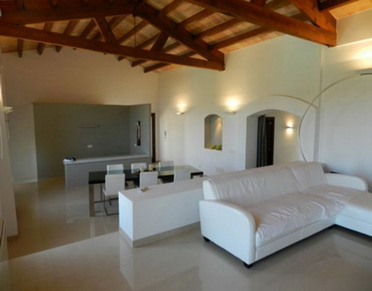 Large and elegant two-storey apartment with pool and garden - AP 108