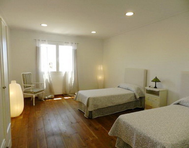 Large and elegant two-storey apartment with pool and garden - AP 108