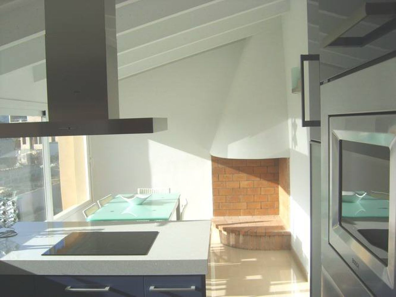 Large and elegant two-storey apartment with pool and garden - AP 108