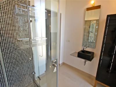 Large and elegant two-storey apartment with pool and garden - AP 108